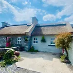 Semesterbostad Oranuisce Thatch Ballyvaughan
