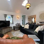 Oranuisce Thatch 度假居 *