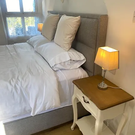 Semesterbostad Oranuisce Thatch